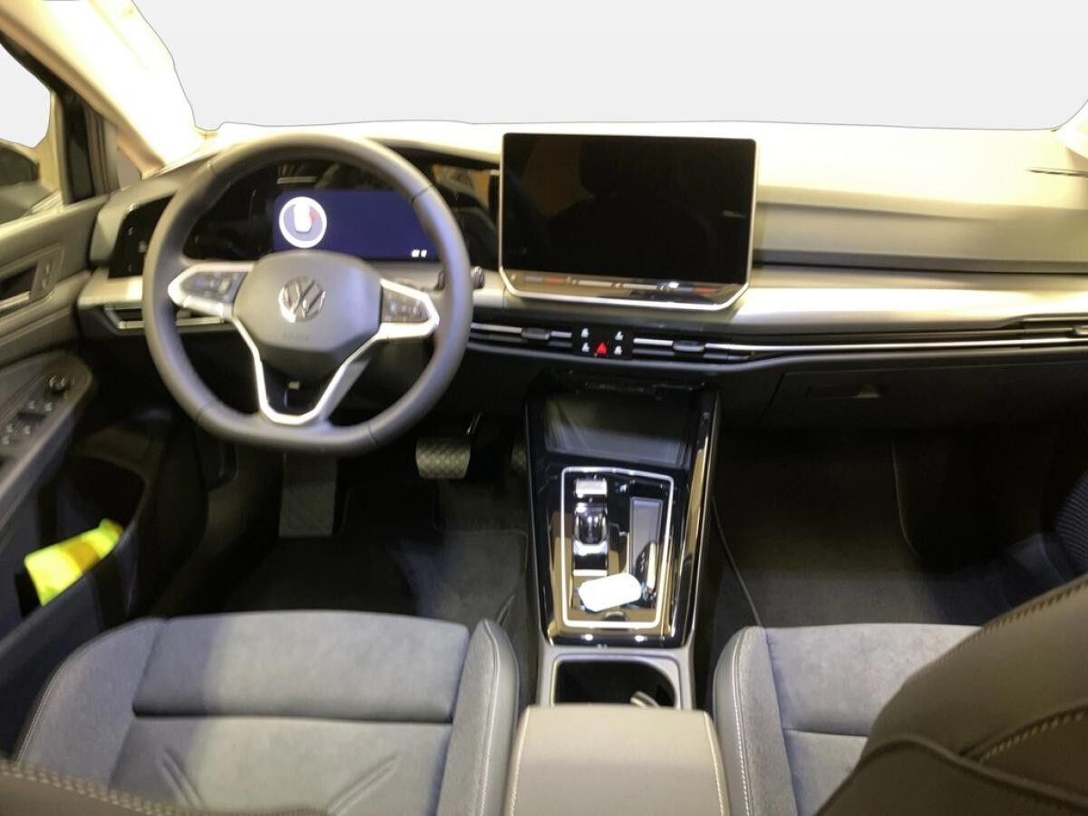 Volkswagen Golf VIII Lim. 1.5 eTSI Style | SOFORT VERFÜGBAR !