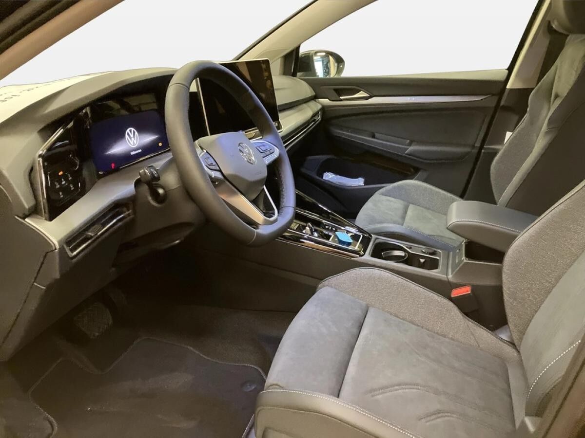 Volkswagen Golf VIII Lim. 1.5 eTSI Style | SOFORT VERFÜGBAR !