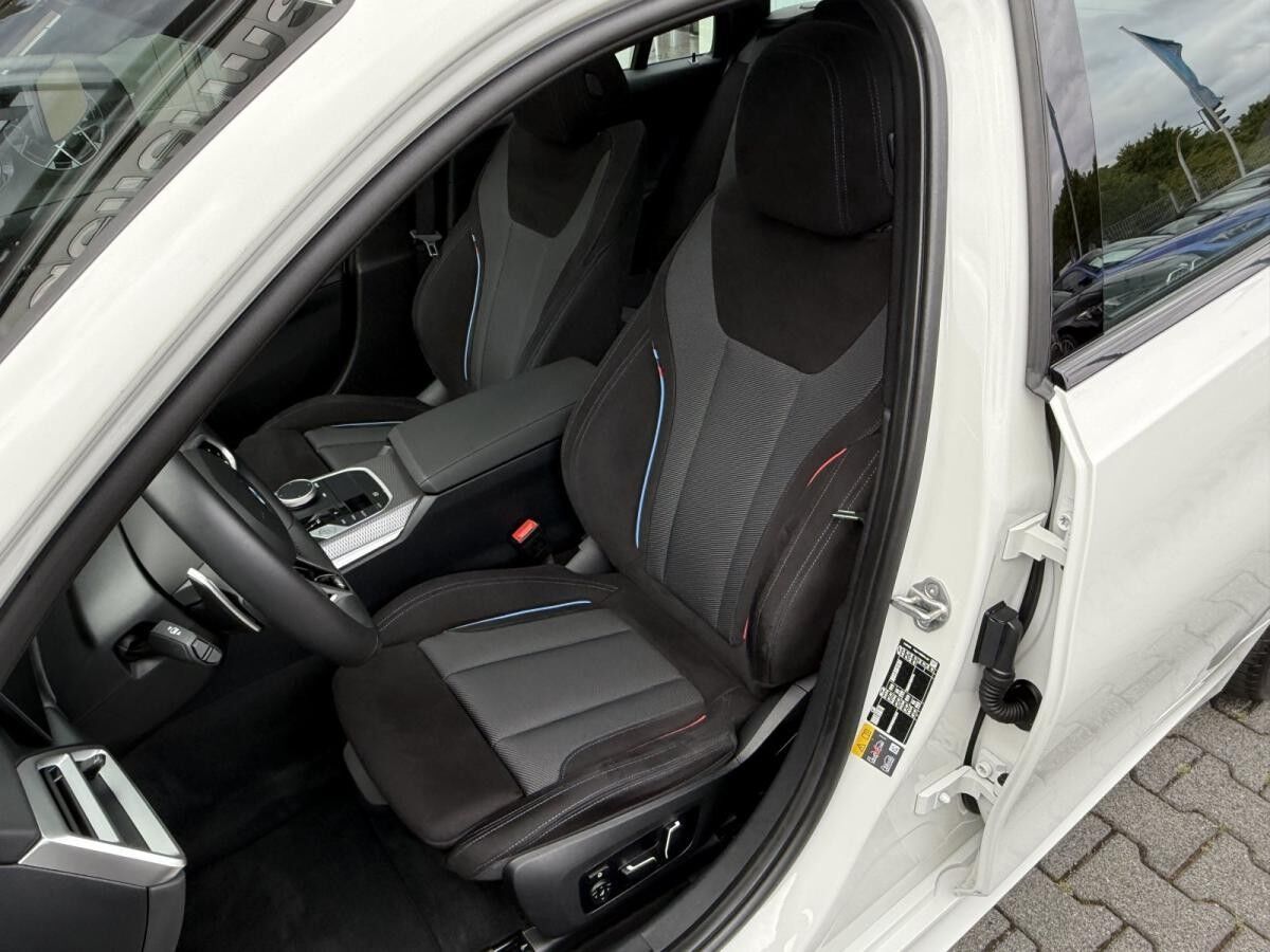 BMW 330 e xDrive Touring M Sport //AHK Pano FACELIFT BMW 330 e xDrive Touring M Sport //AHK Pano FACELIFT