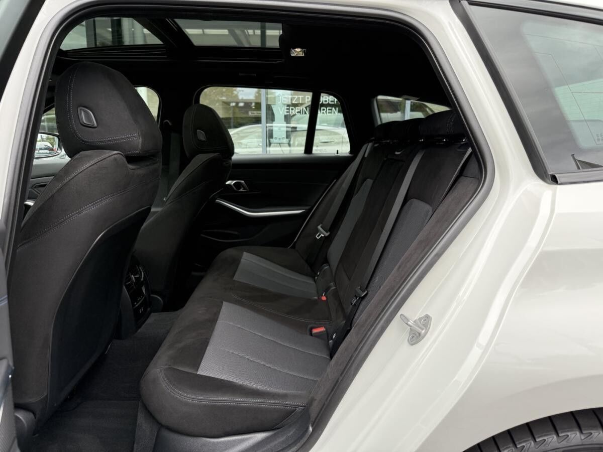 BMW 330 e xDrive Touring M Sport //AHK Pano FACELIFT BMW 330 e xDrive Touring M Sport //AHK Pano FACELIFT