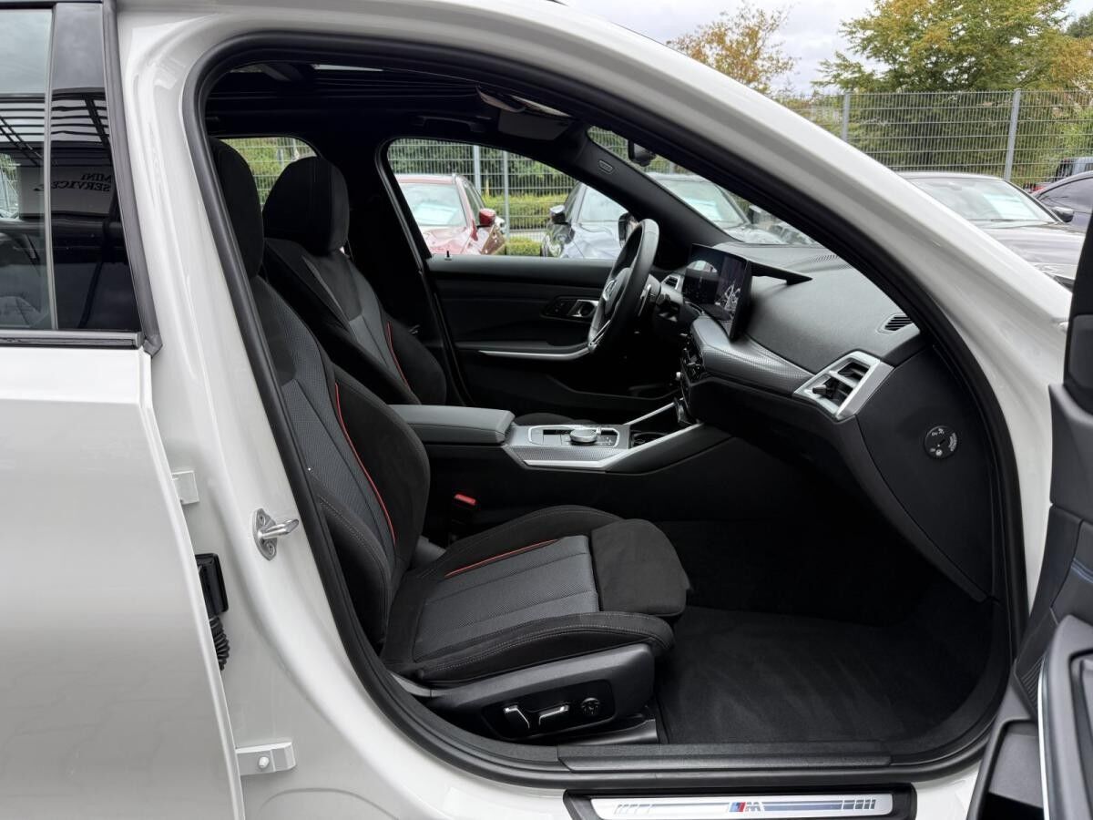 BMW 330 e xDrive Touring M Sport //AHK Pano FACELIFT BMW 330 e xDrive Touring M Sport //AHK Pano FACELIFT