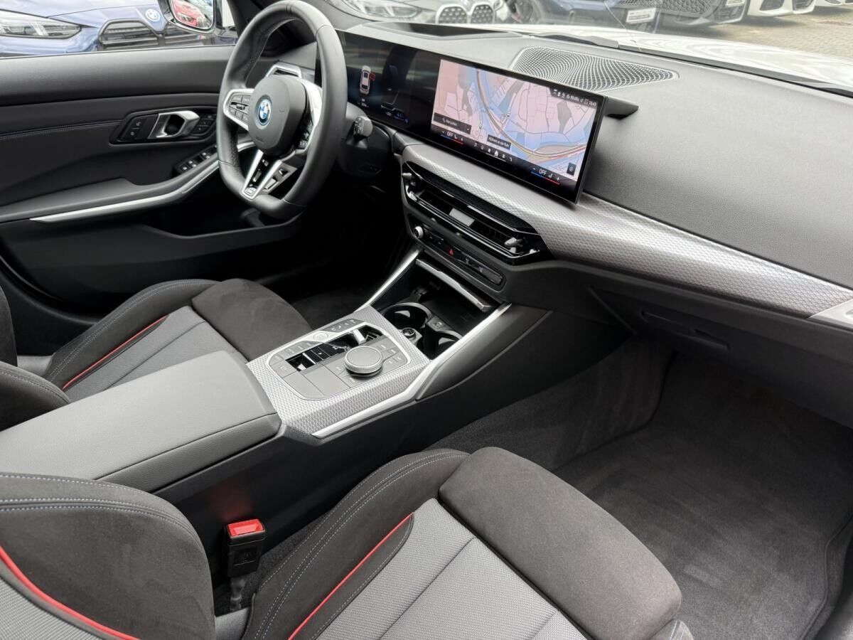 BMW 330 e xDrive Touring M Sport //AHK Pano FACELIFT BMW 330 e xDrive Touring M Sport //AHK Pano FACELIFT