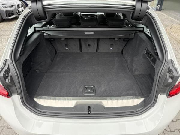 BMW 330 e xDrive Touring M Sport //AHK Pano FACELIFT