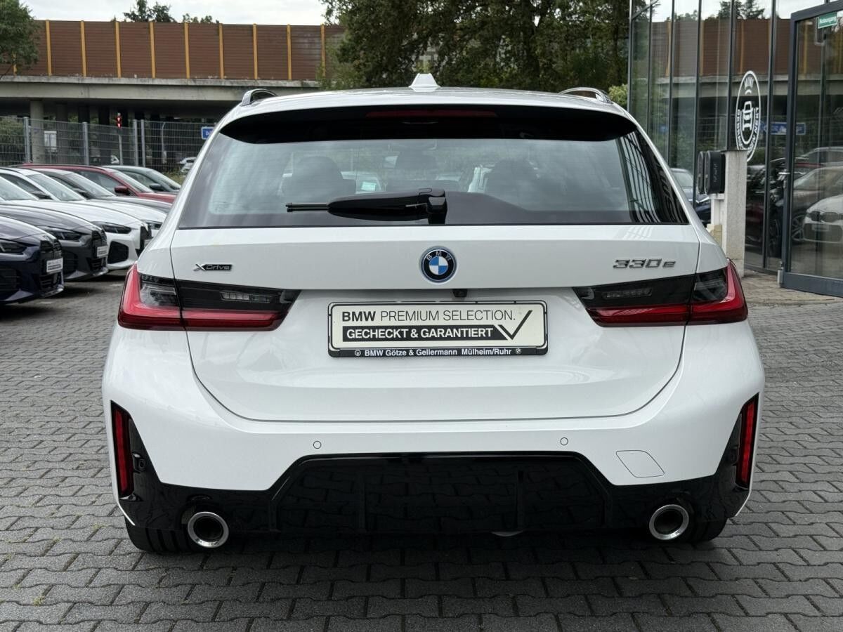 BMW 330 e xDrive Touring M Sport //AHK Pano FACELIFT BMW 330 e xDrive Touring M Sport //AHK Pano FACELIFT