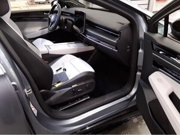 Volkswagen ID.7 Tourer Pro 210 kW - Matrix-LED HUD AHK ACC Navi Area View Wärmepumpe LM DAB+ SHZ App-Connect