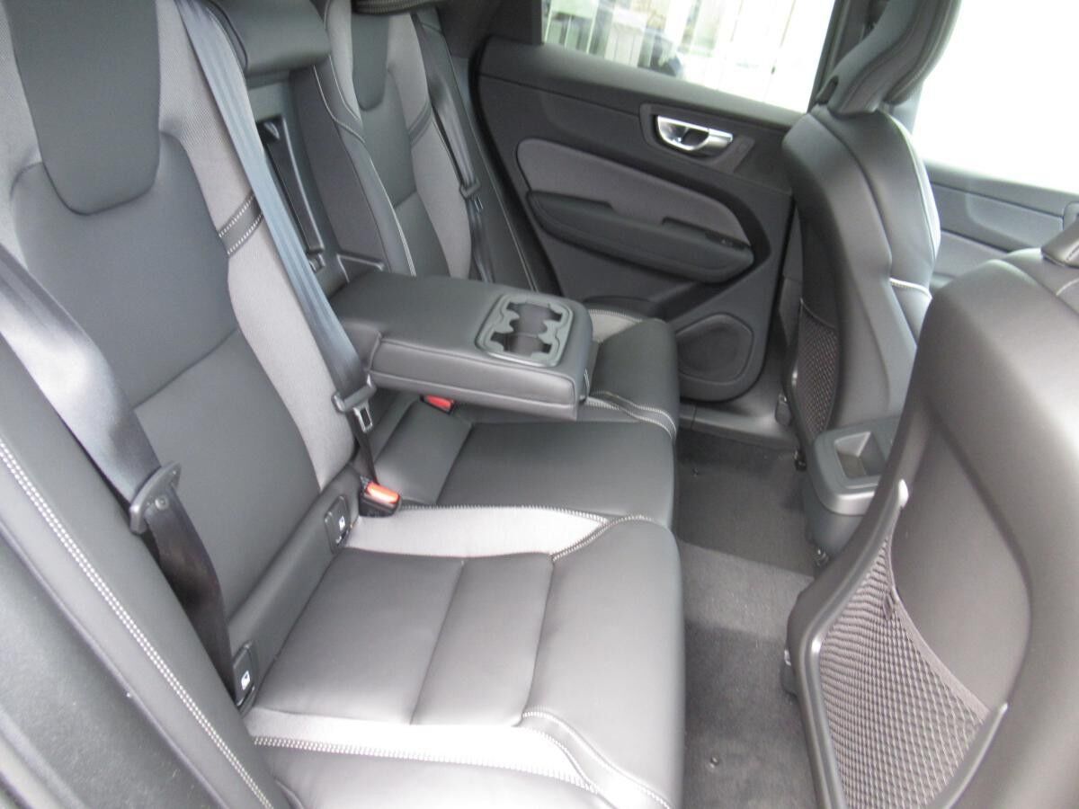 Volvo XC60 B5 AWD Black Edition Plus Facelift Lagom*GEWERBEKUNDEN AKTION*