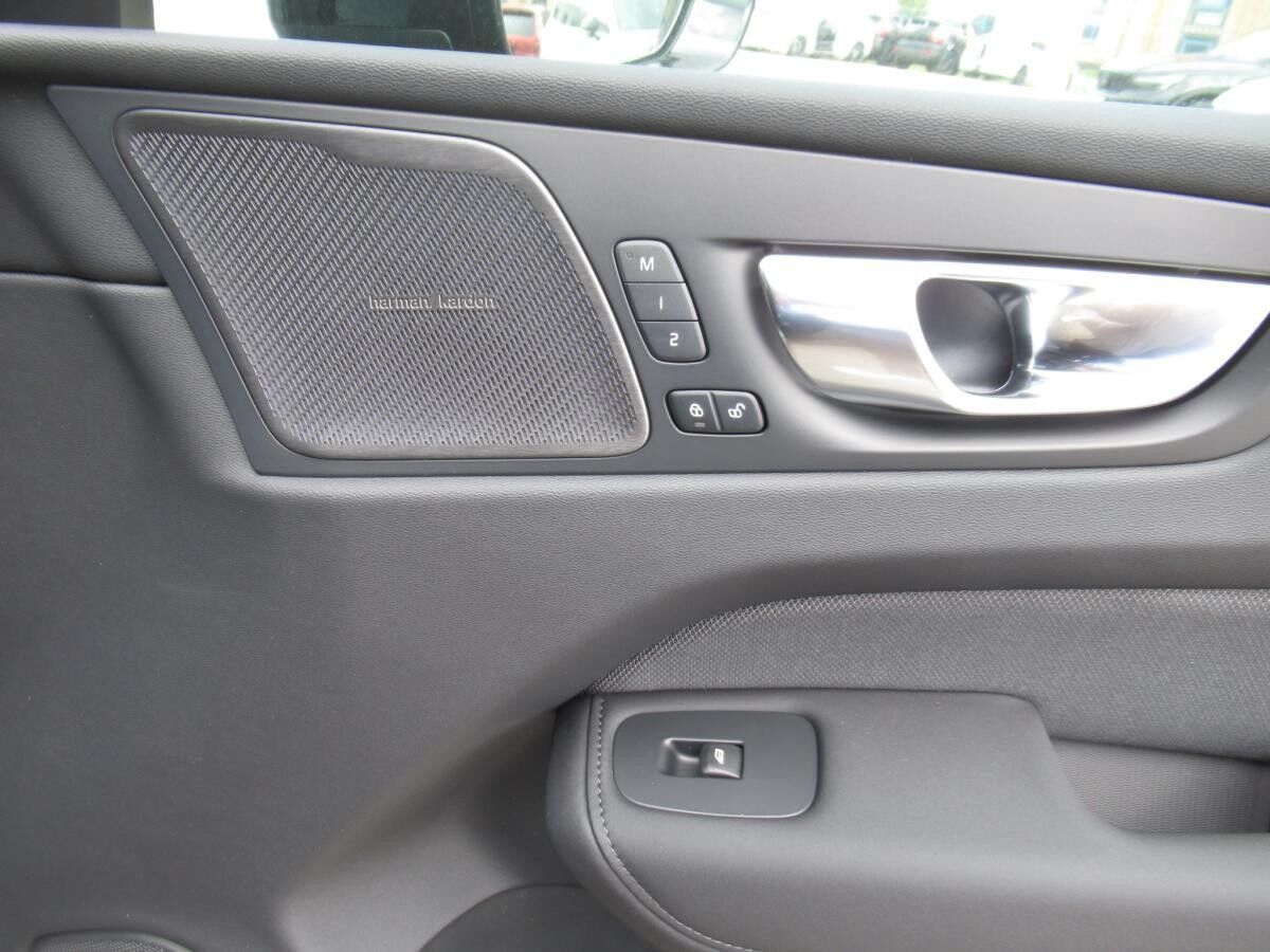 Volvo XC60 B5 AWD Black Edition Plus Facelift Lagom*GEWERBEKUNDEN AKTION*