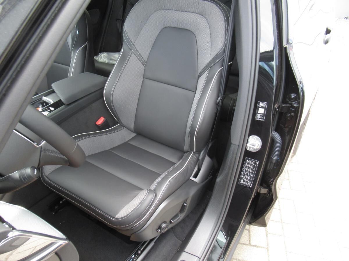 Volvo XC60 B5 AWD Black Edition Plus Facelift Lagom*GEWERBEKUNDEN AKTION*