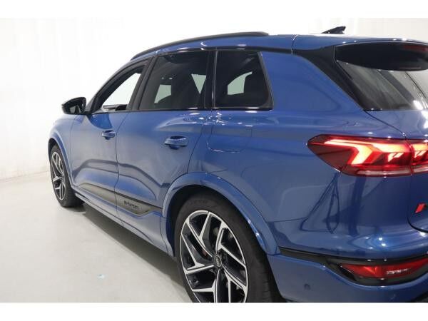 Audi SQ6 e-tron edition one blue B&O*Panorama*Matrix-LED