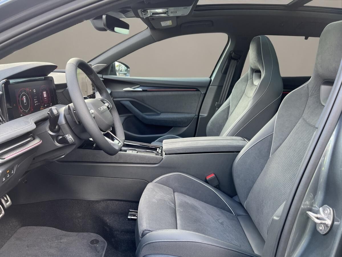 Skoda Superb Combi Sportline SOFORT VERFÜGBAR! Navi DCC PANO AHK eHeck