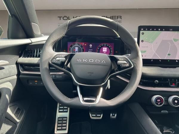 Skoda Superb Combi Sportline Navi DCC PANO AHK eHeck