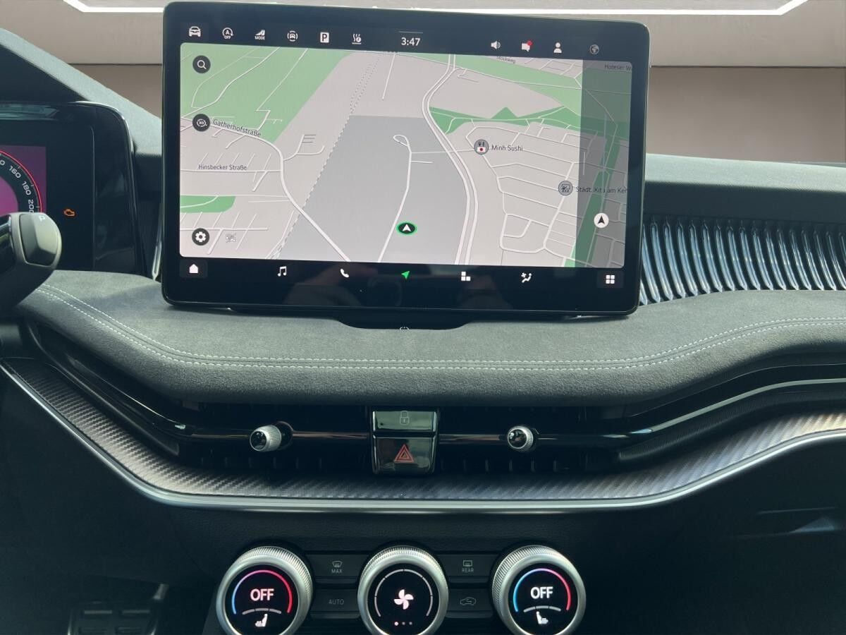 Skoda Superb Combi Sportline SOFORT VERFÜGBAR! Navi DCC PANO AHK eHeck