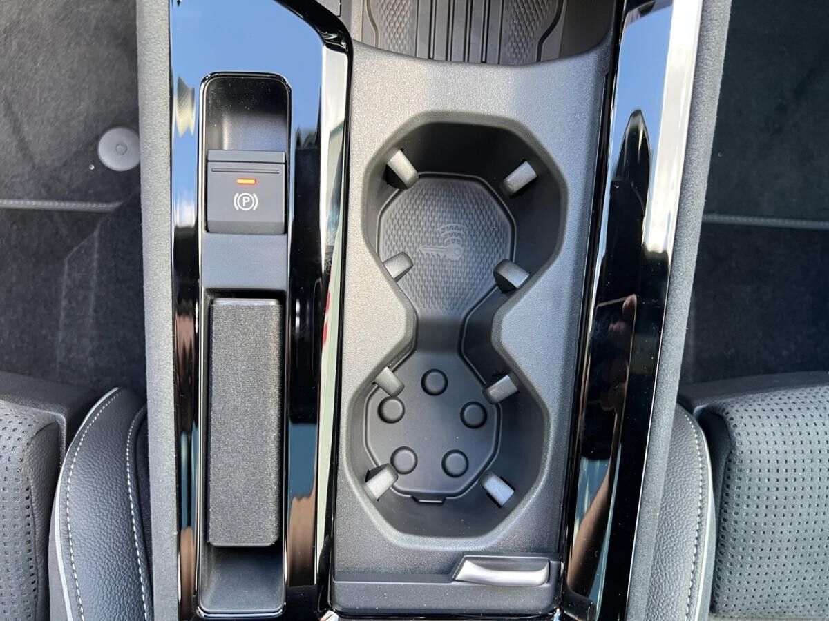 Skoda Superb Combi Sportline SOFORT VERFÜGBAR! Navi DCC PANO AHK eHeck