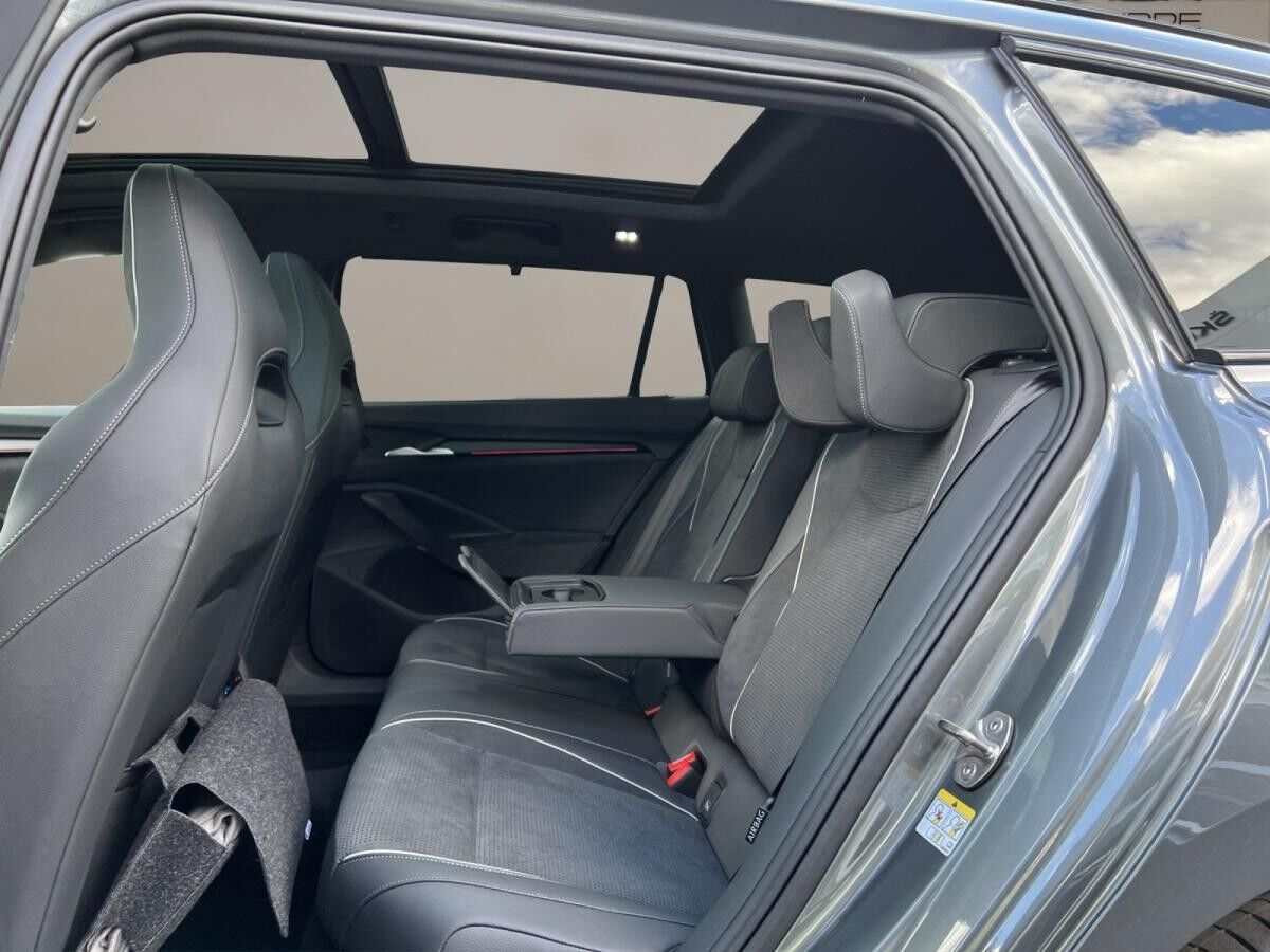 Skoda Superb Combi Sportline SOFORT VERFÜGBAR! Navi DCC PANO AHK eHeck