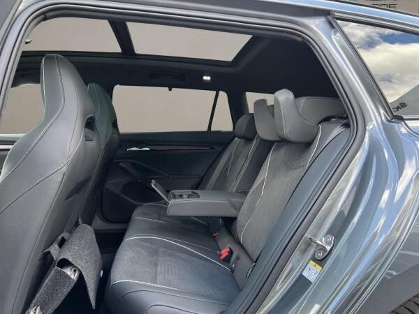 Skoda Superb Combi Sportline Navi DCC PANO AHK eHeck