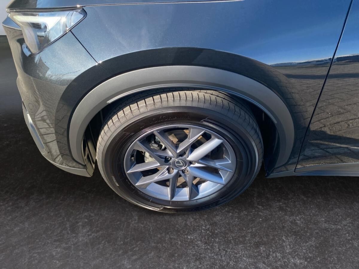 Lexus LBX Elegant Black Edition | FWD | Komfort Paket | sofort verfügbar Lexus LBX Elegant Black Edition | FWD | Komfort Paket | sofort verfügbar