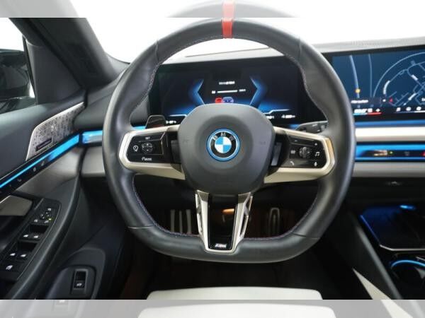 BMW i5 M60 xDr Touring M Sport Pro AHK,360 GRAD KAMERA,SITZBELÜFTUNG,AUTOBAHNASSISTENT,GLASDACH