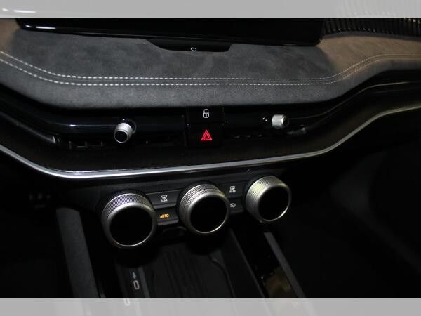 Skoda Superb Combi Sportline 2,0 TDI 110 kW 7-Gang-DSG