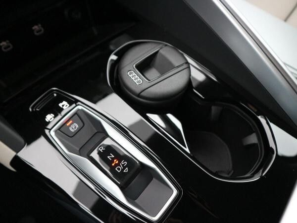 Audi Q5 SUV TDI quattro S line edition one*AHK*PANO*