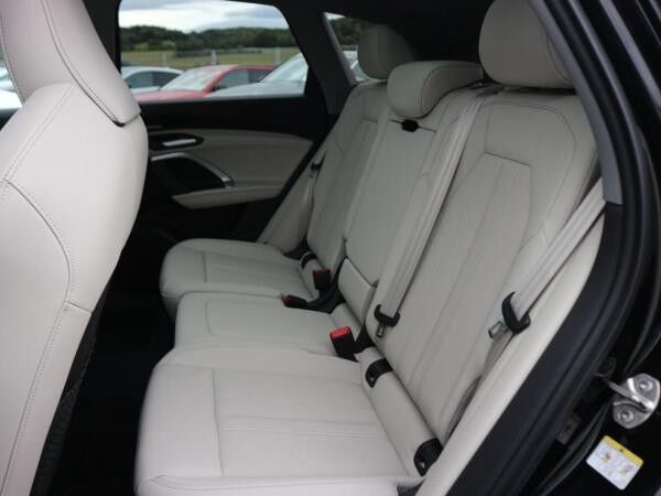 Audi Q5 SUV TDI quattro S line edition one*AHK*PANO*