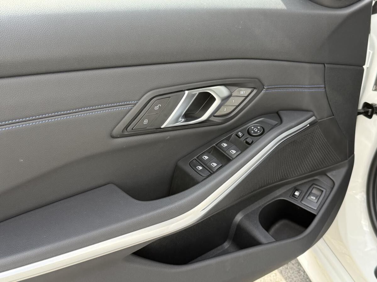 BMW 330 e Touring M Sportpaket Stop&Go FACLIFT BMW 330 e Touring M Sportpaket Stop&Go FACLIFT