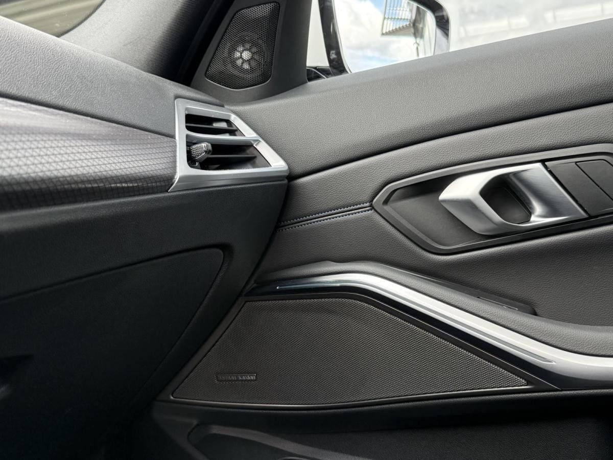 BMW 330 e xDrive Touring M Sportpaket /AHK FACELIFT