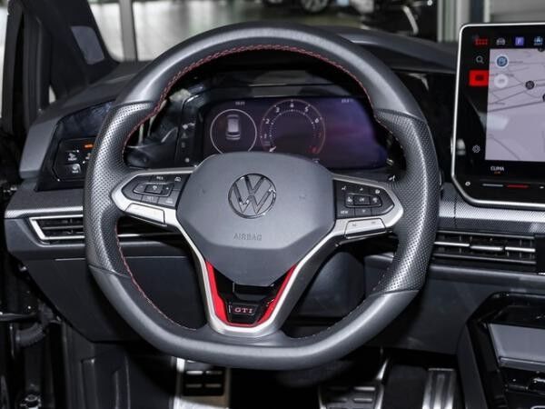 Volkswagen Golf VIII 2,0 TSI DSG GTI ACC DCC Pano R-Kamera LED 19"