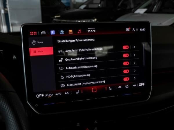 Volkswagen Golf VIII 2,0 TSI DSG GTI ACC DCC Pano R-Kamera LED 19"