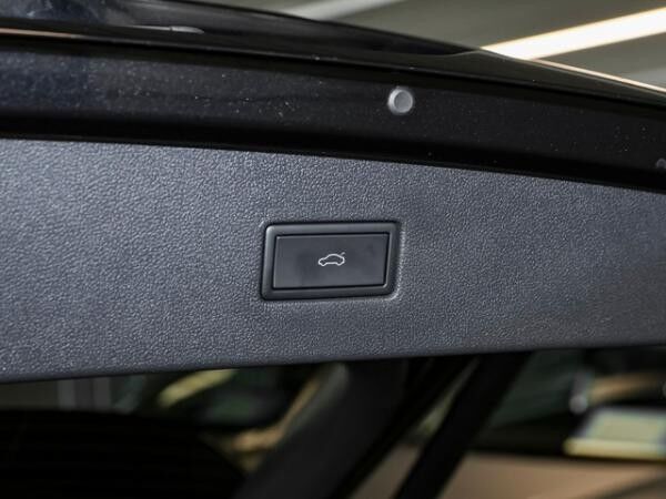 Volkswagen Tiguan Allspace 2,0 TDI DSG R-Line 4Motion ACC Matrix R-Kamera Navi 19"