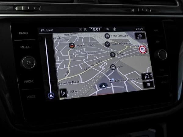 Volkswagen Tiguan Allspace 2,0 TDI DSG R-Line 4Motion ACC Matrix R-Kamera Navi 19"