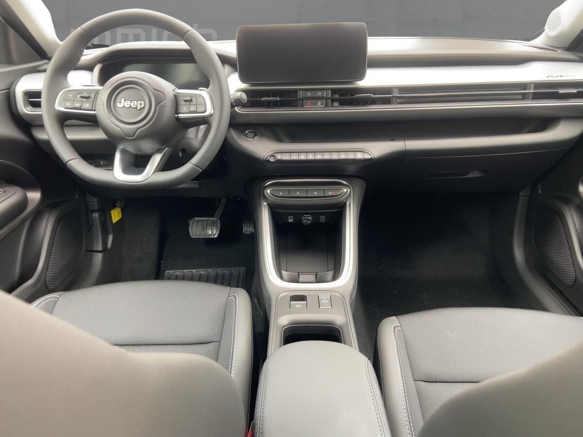 Jeep Avenger Altitude e-Hybrid mit Allwetterreifen&Winterpaket