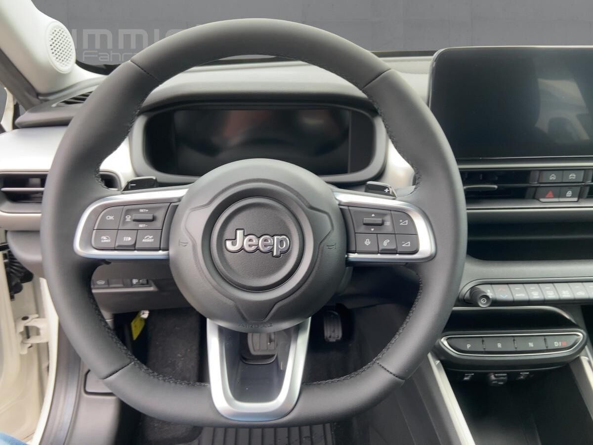 Jeep Avenger Altitude e-Hybrid mit Allwetterreifen&Winterpaket