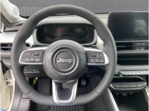 Jeep Avenger Altitude e-Hybrid mit Allwetterreifen&Winterpaket