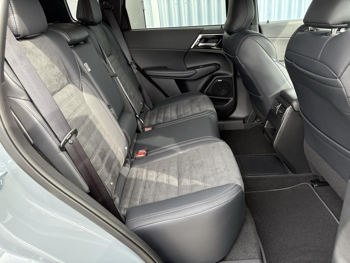 Mitsubishi Outlander Plug-in Hybrid Intro Edition 2.4l