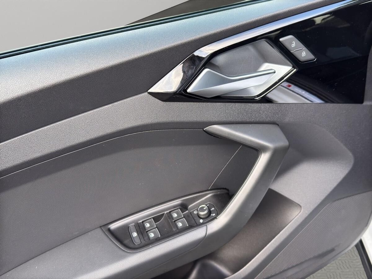 Audi A1 Sportback S line 35 TFSI S tronic Optik schw.