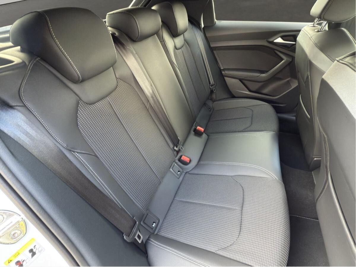 Audi A1 Sportback S line 35 TFSI S tronic Optik schw.