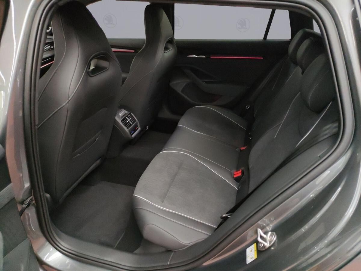 Skoda Superb Combi Sportline 1.5 TSI DSG iV AHK PANO