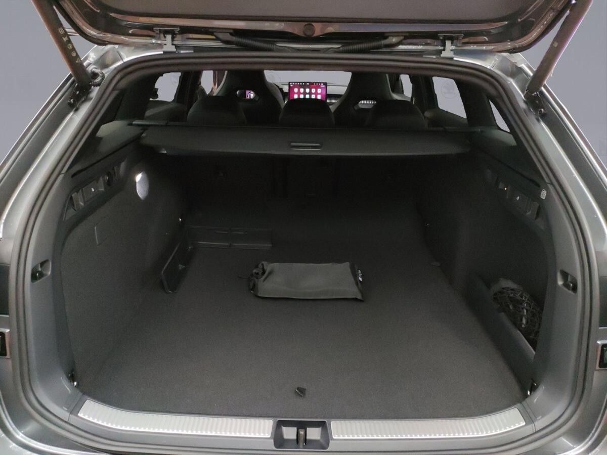 Skoda Superb Combi Sportline 1.5 TSI DSG iV AHK PANO