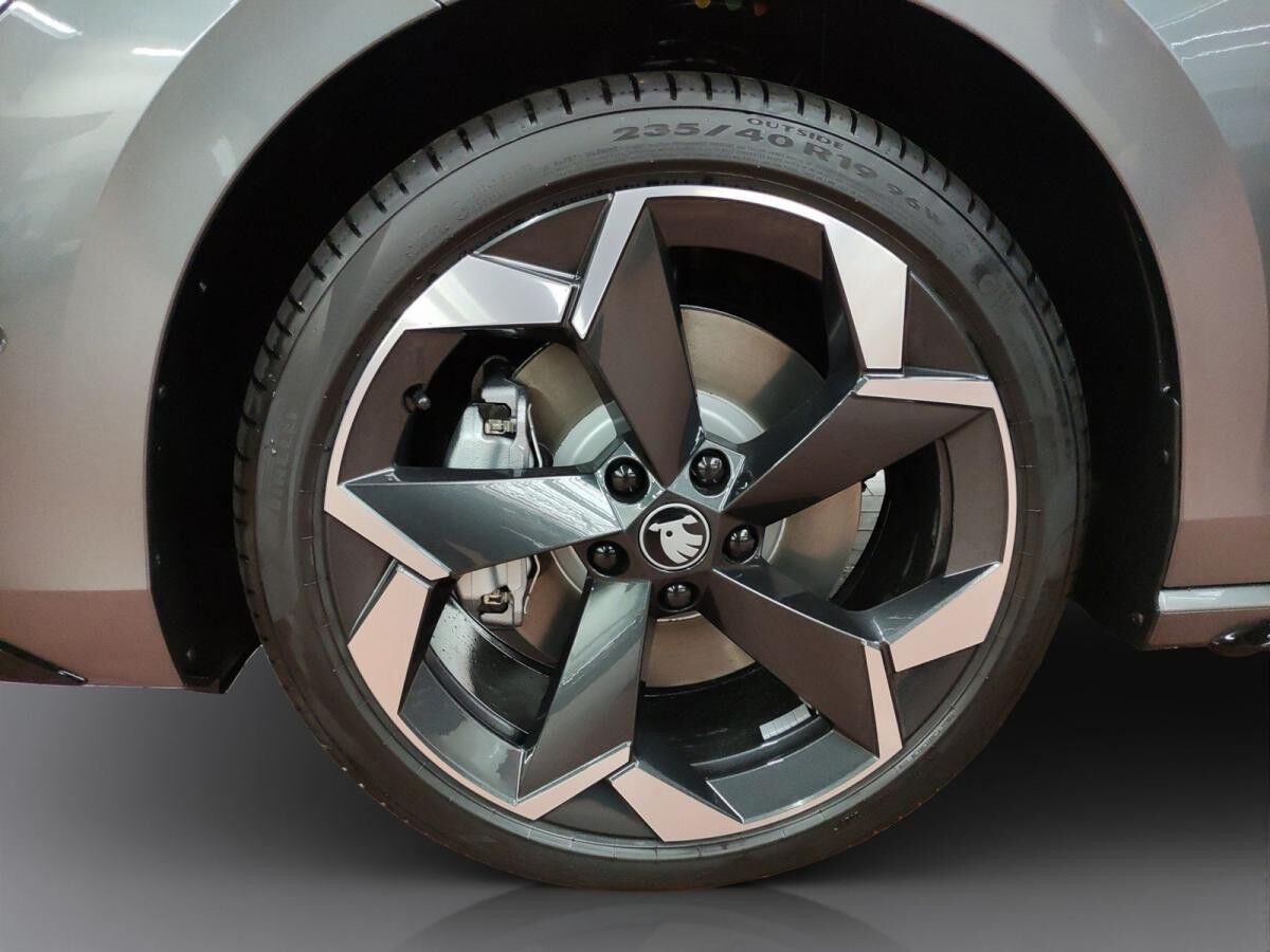 Skoda Superb Combi Sportline 1.5 TSI DSG iV AHK PANO