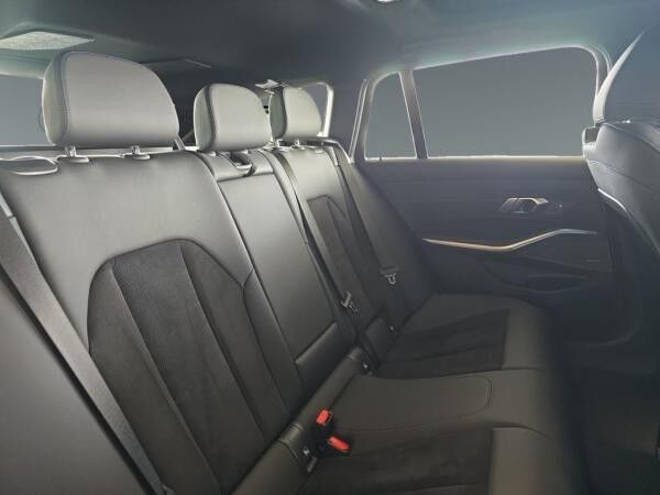 BMW 330 e xDrive Tour. M Sport *Pano*DrivingAss*HeadUp*H/K*Kamera*Komfortzugang*