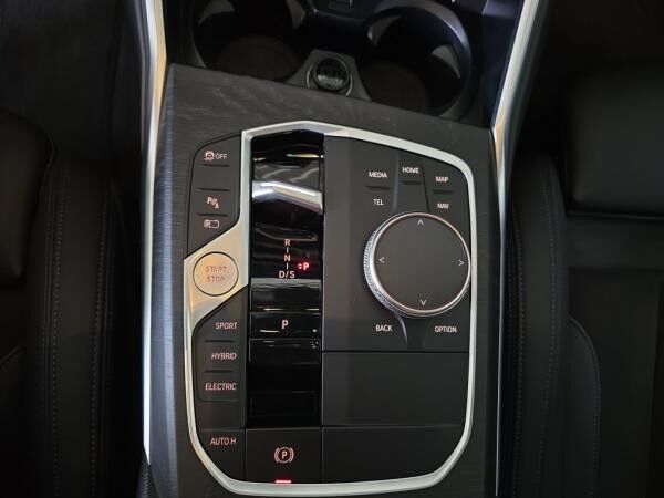 BMW 330 e xDrive Tour. M Sport *Pano*DrivingAss*HeadUp*H/K*Kamera*Komfortzugang*