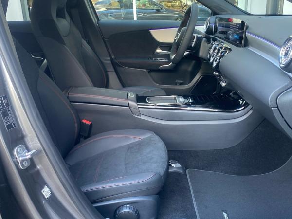 Mercedes-Benz A 200 AMG Multibeam-LED Panorama Ambiente 360°-K