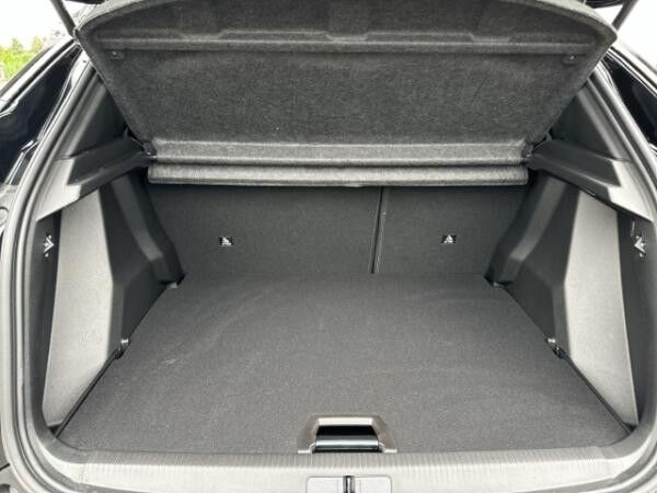 Peugeot 2008 ALLURE HYBRID 145 e-DSC6 Navi LED ACC SHZ