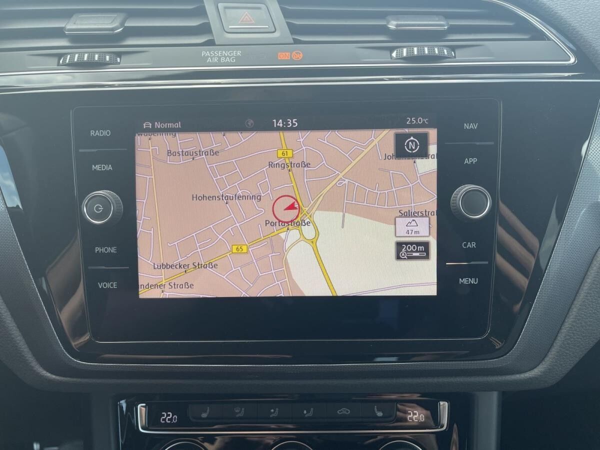 Volkswagen Touran 1.5 TSI R-Line 7-Sitzer AHK Pano LED Navi RFK ACC