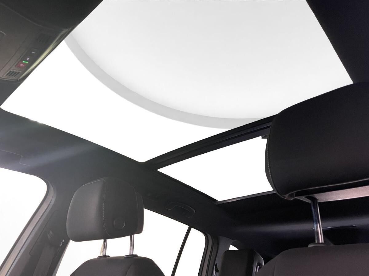 Volkswagen Touran 1.5 TSI R-Line 7-Sitzer AHK Pano LED Navi RFK ACC