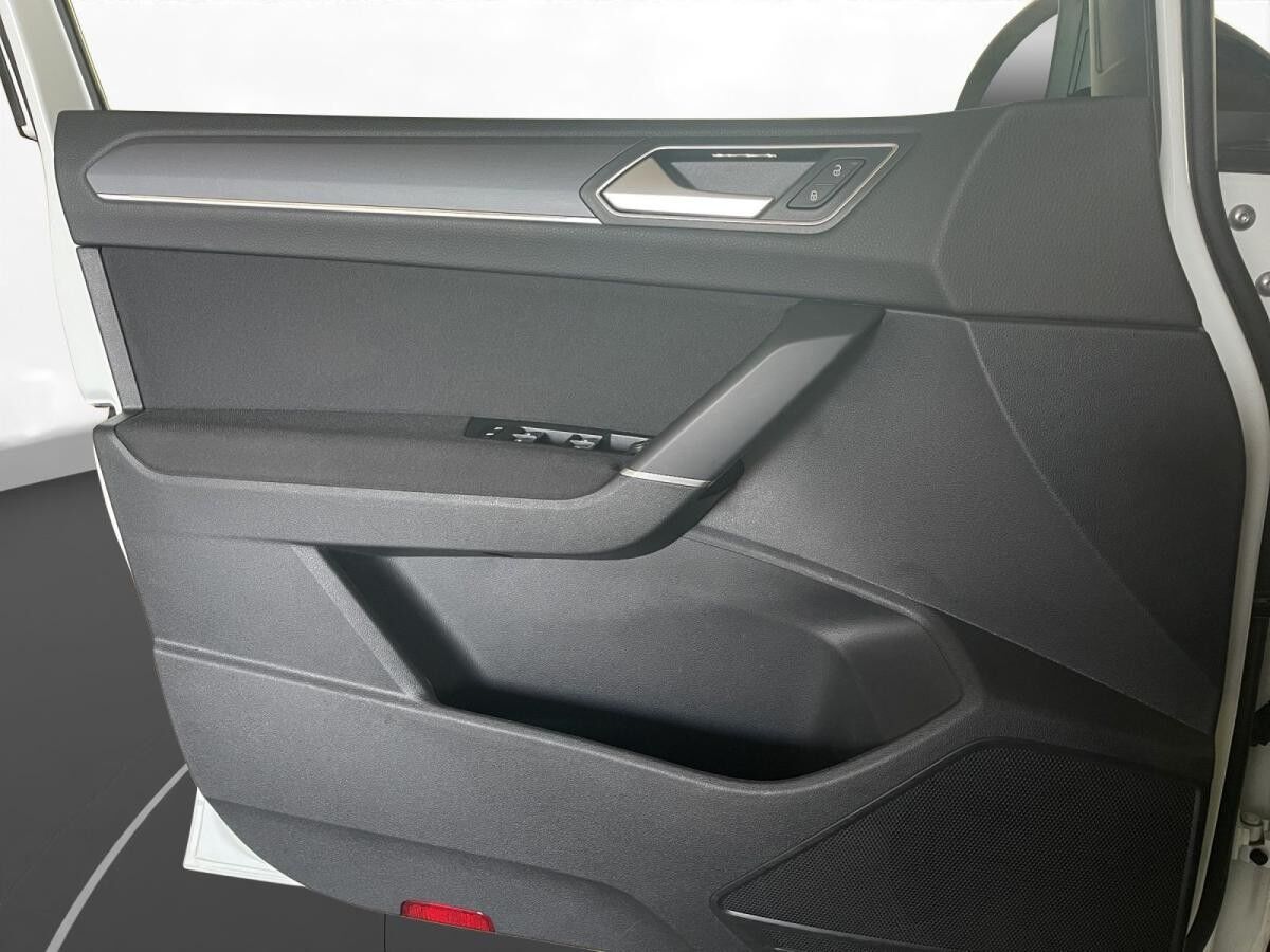 Volkswagen Touran 1.5 TSI R-Line 7-Sitzer AHK Pano LED Navi RFK ACC