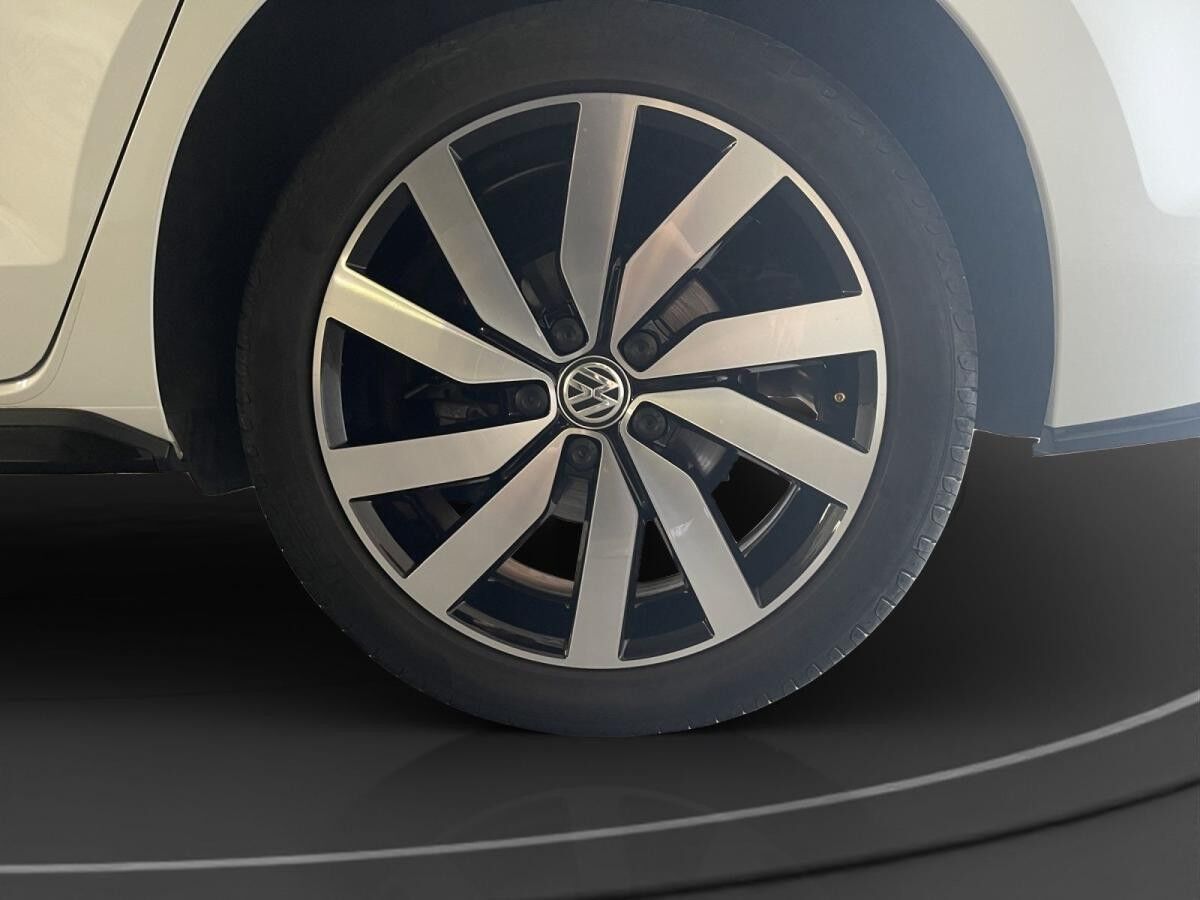 Volkswagen Touran 1.5 TSI R-Line 7-Sitzer AHK Pano LED Navi RFK ACC