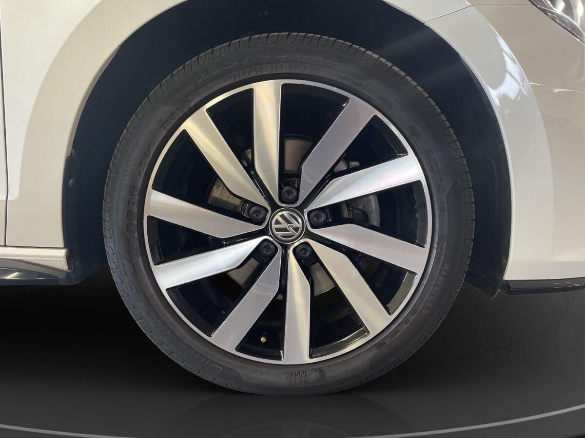 Volkswagen Touran 1.5 TSI R-Line 7-Sitzer AHK Pano LED Navi RFK ACC