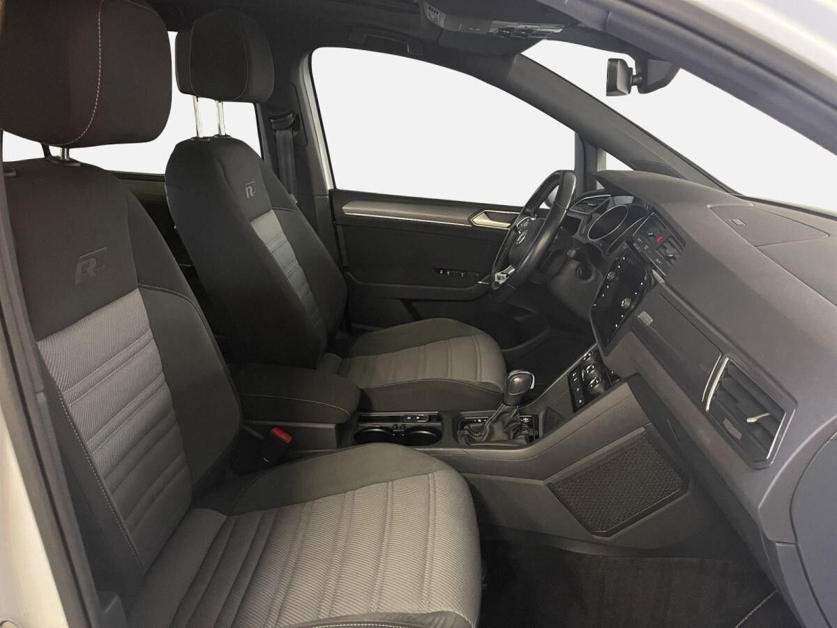 Volkswagen Touran 1.5 TSI R-Line 7-Sitzer AHK Pano LED Navi RFK ACC