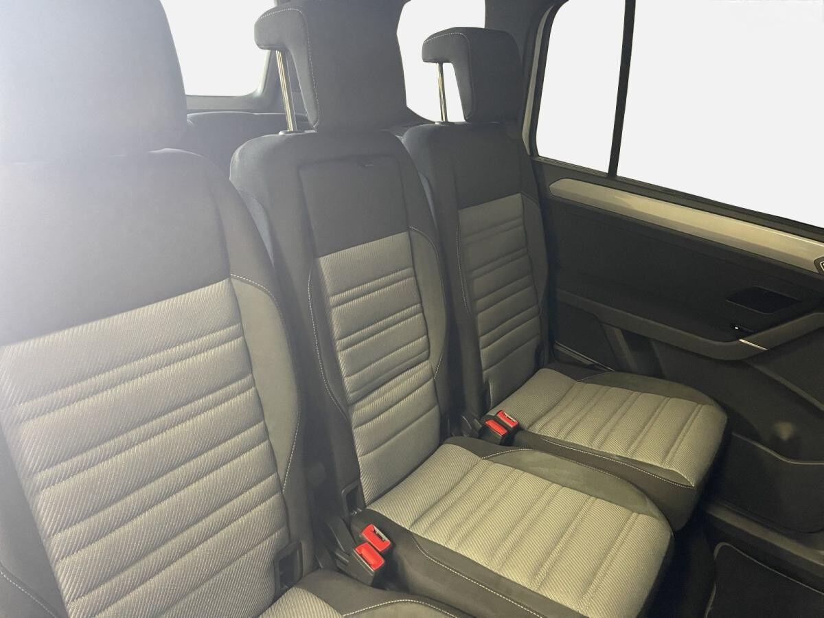 Volkswagen Touran 1.5 TSI R-Line 7-Sitzer AHK Pano LED Navi RFK ACC